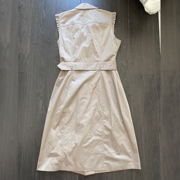 Burberry Trench Dress Vest Tan Color Size IT46 Elegant Classy - Picture 3 of 7